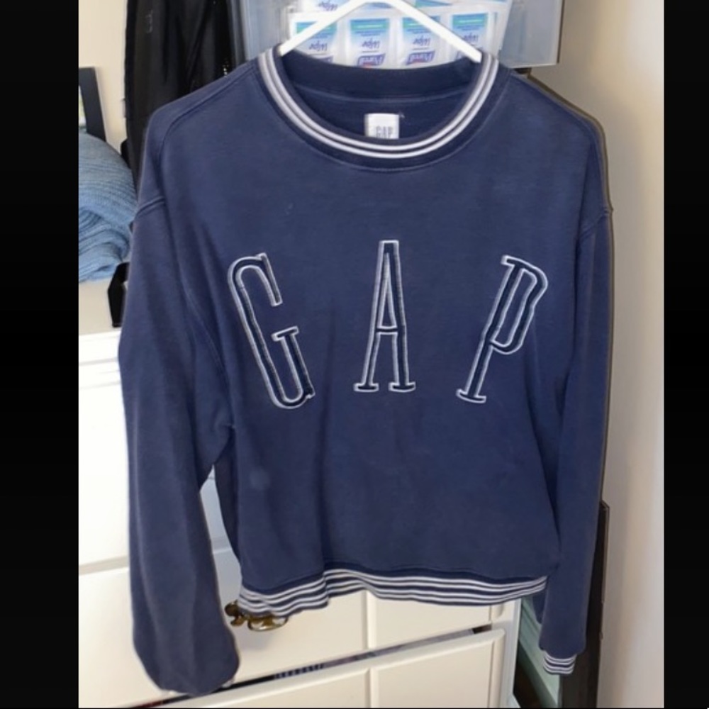 Gap sweater